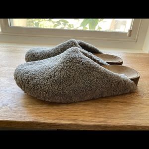 Steve Madden Vesa Scuff slip ons in gray Sherpa